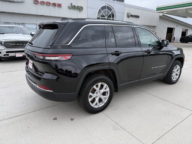 Used 2024 Jeep Grand Cherokee Limited AWD/4WD image 8