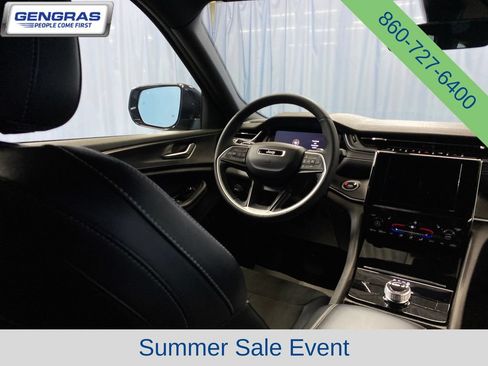 Used 2025 Jeep Grand Cherokee Altitude AWD/4WD image 41