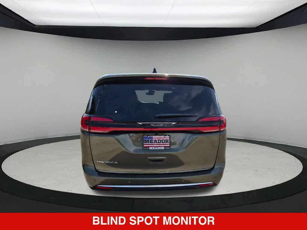 New 2027 Chrysler Pacifica Select FWD image 6