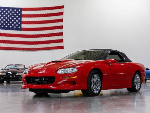 Used 2002 Chevrolet Camaro Z28 w/ SS Performance/Appearance Pkg RWD image 21