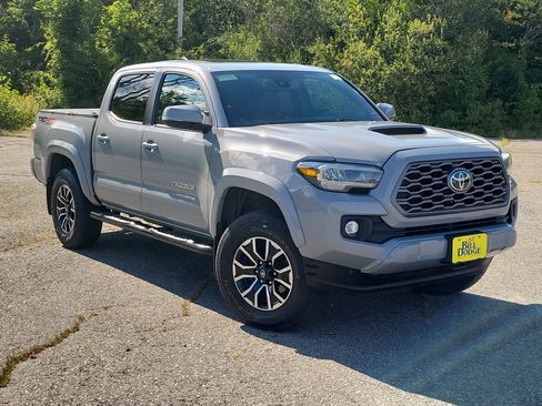 Used 2021 Toyota Tacoma TRD Sport w/ TRD Premium Sport Package AWD/4WD image 3