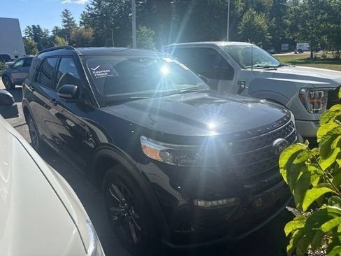 Used 2024 Ford Explorer XLT w/ Equipment Group 202A AWD/4WD image 2