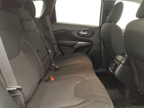 Used 2019 Jeep Cherokee Latitude w/ Popular Appearance Group image 19