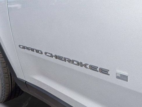 Used 2023 Jeep Grand Cherokee L Laredo w/ Luxury Tech Group I AWD/4WD image 10