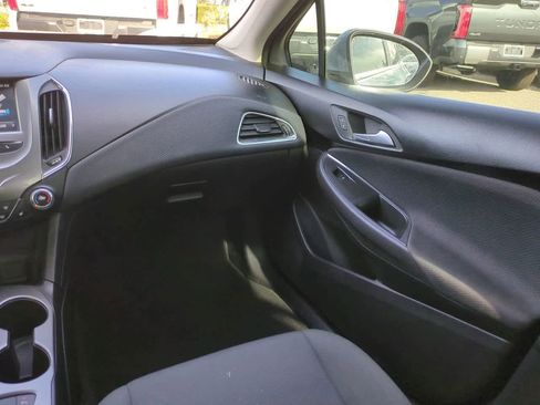Used 2018 Chevrolet Cruze LT w/ Convenience Package image 16