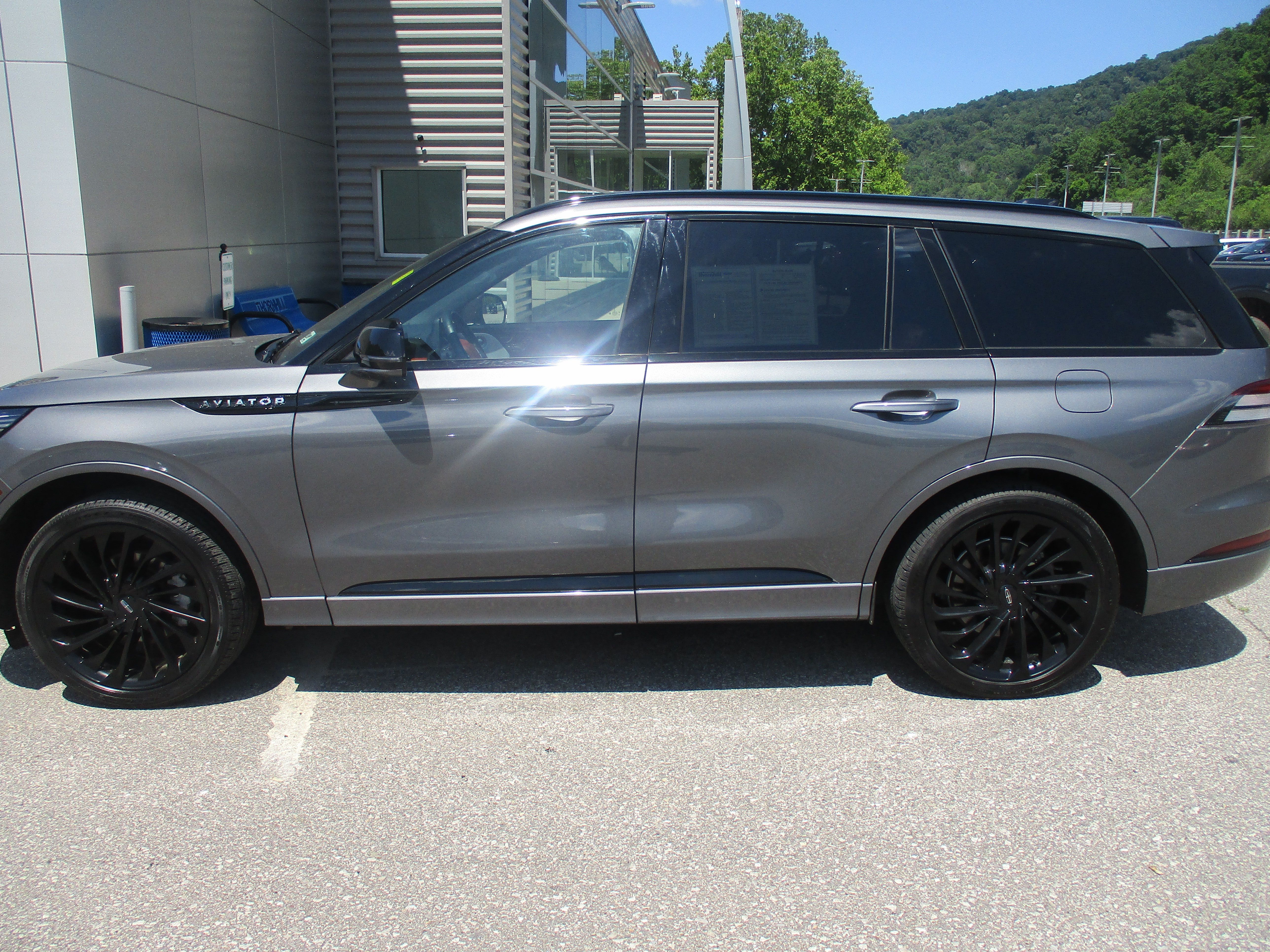 Used 2025 Lincoln Aviator Reserve w/ Equipment Group 201A AWD/4WD image 7