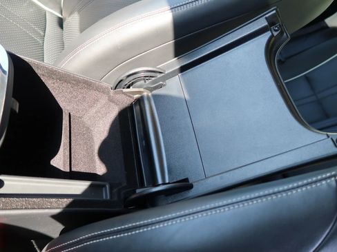 Used 2019 Jaguar XJ R-Sport image 28