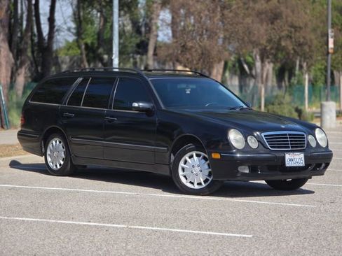 Used 2000 Mercedes-Benz E 320 4MATIC Wagon image 4