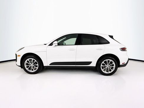 Certified 2025 Porsche Macan image 2