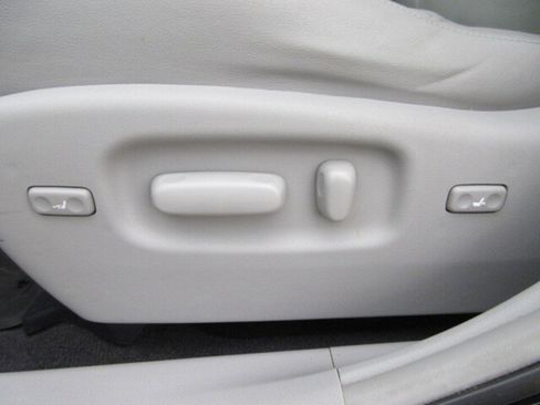 Used 2013 Toyota Highlander Limited image 13