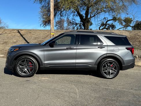 New 2026 Ford Explorer ST w/ Sun And Sound Package image 6