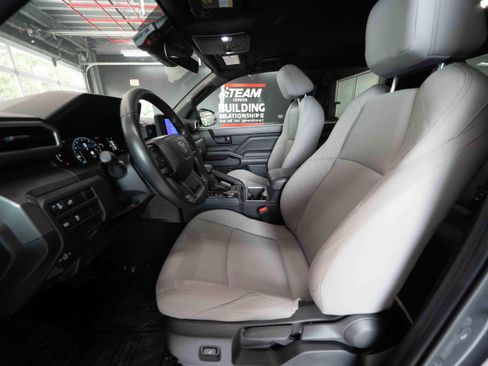 Used 2024 Toyota Tacoma SR5 AWD/4WD image 9