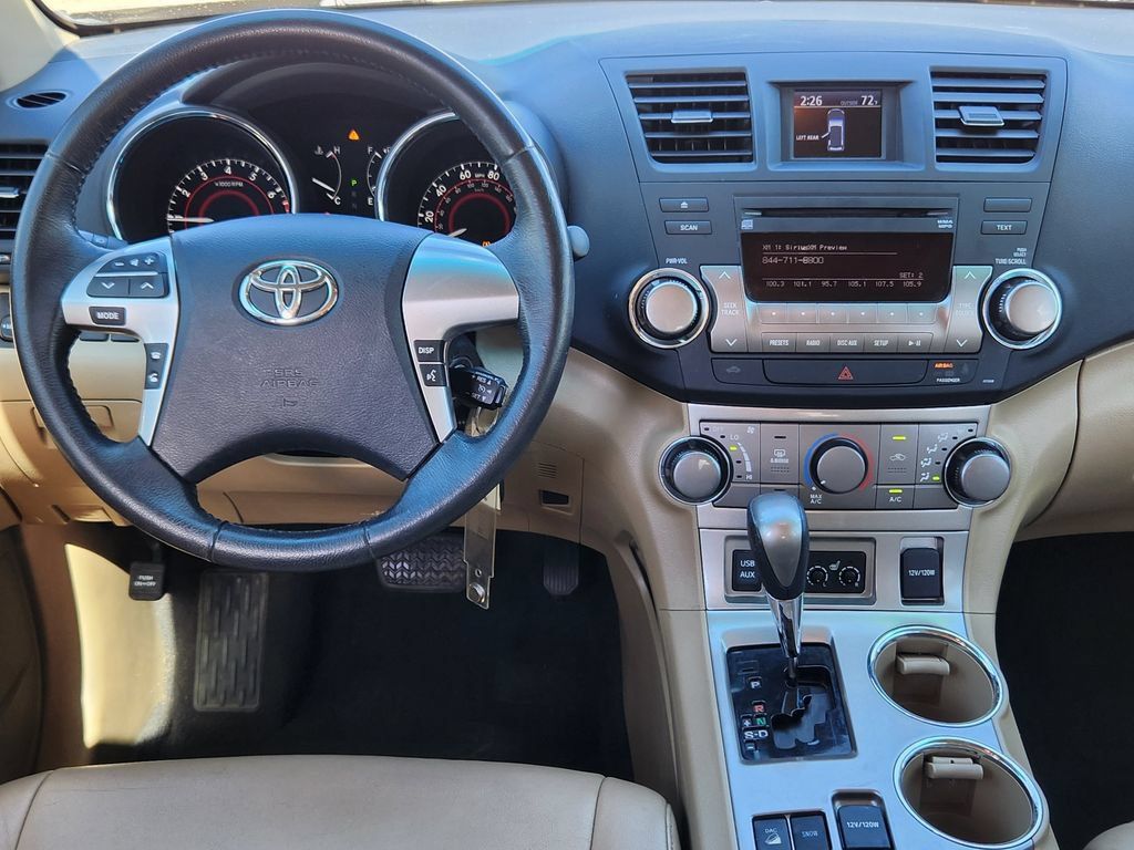 Used 2012 Toyota Highlander SE w/ Tow Pkg AWD/4WD image 13