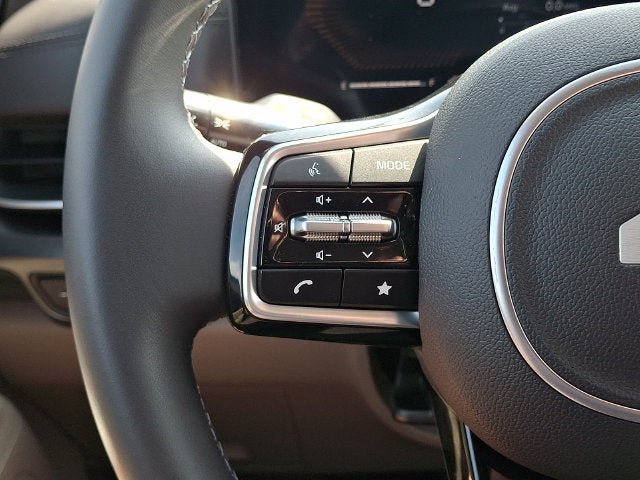 Used 2026 Kia Carnival FWD image 22