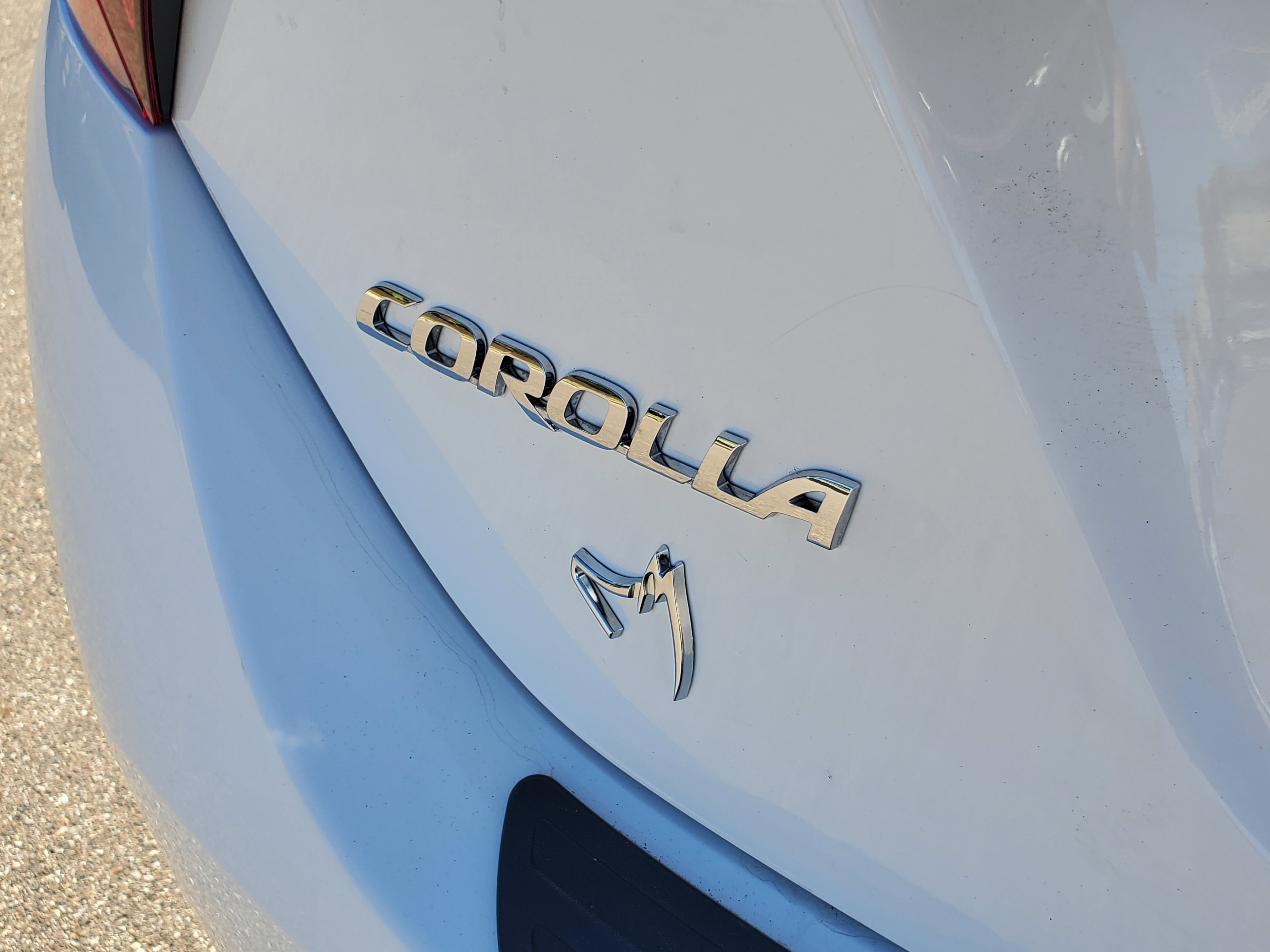 Used 2018 Toyota Corolla LE FWD image 32