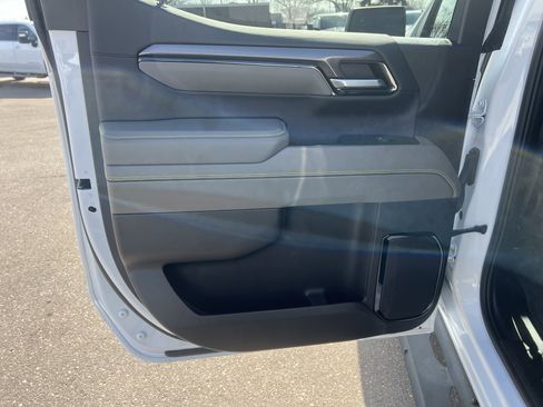 Used 2022 Chevrolet Silverado 1500 ZR2 w/ Technology Package image 12