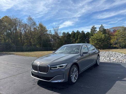Used 2022 BMW 750i xDrive 750i xDrive w/ Luxury Rear Seating Package image 1