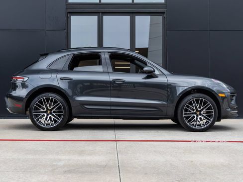 Certified 2026 Porsche Macan AWD/4WD image 12