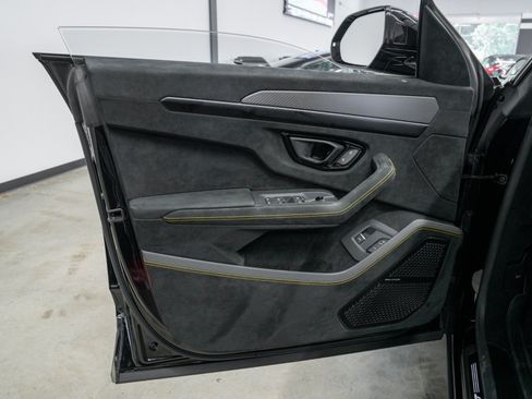 Used 2023 Lamborghini Urus Performante AWD/4WD image 44