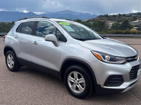 Used 2019 Chevrolet Trax LT w/ LT Convenience Package AWD/4WD image 19