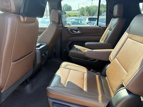 Used 2021 Chevrolet Suburban High Country w/ Premium Package AWD/4WD image 19