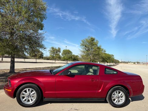 Used 2006 Ford Mustang Coupe image 3