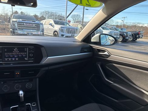Used 2021 Volkswagen Jetta SE image 14