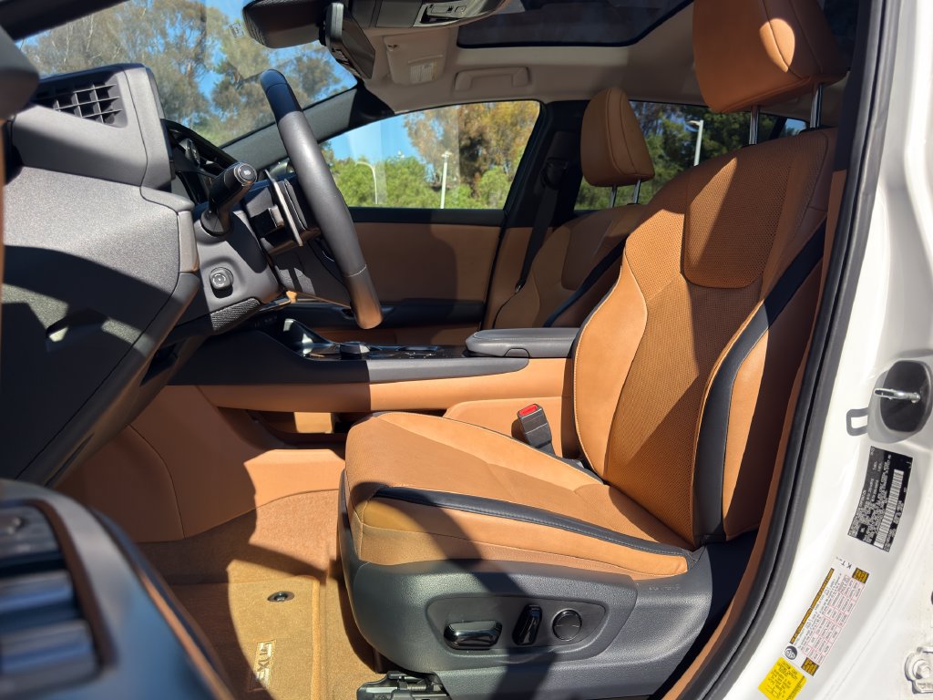Used 2023 Lexus RZ 450e Premium w/ Technology Package AWD/4WD image 9