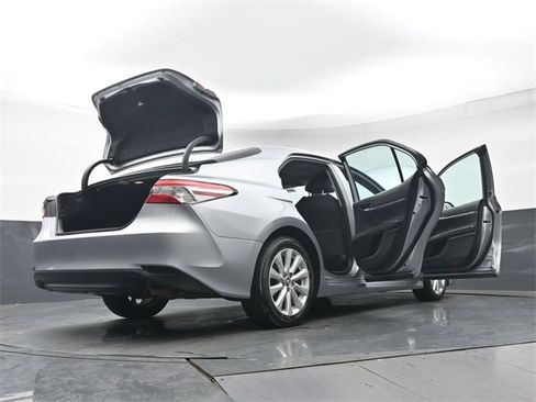 Used 2020 Toyota Camry LE image 45