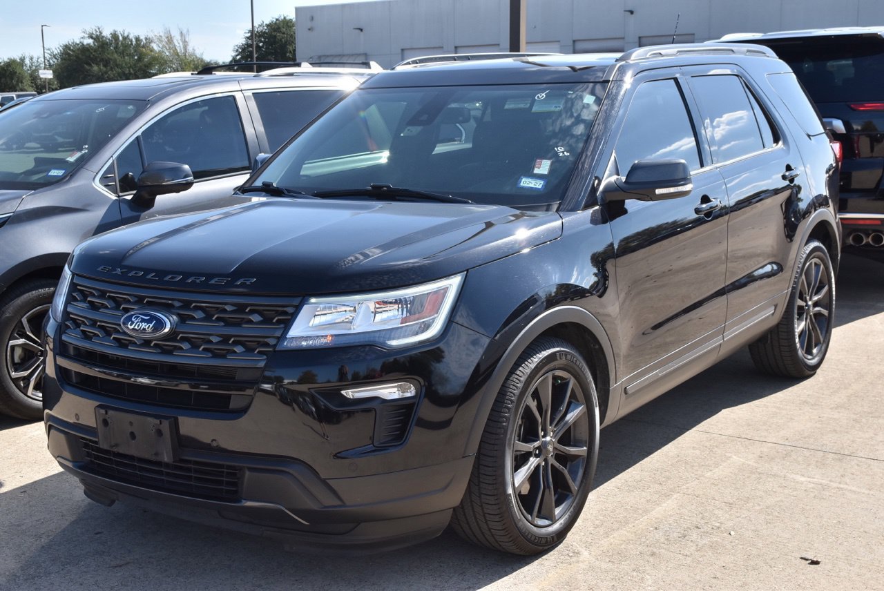 Used 2019 Ford Explorer XLT w/ Equipment Group 202A FWD image 2