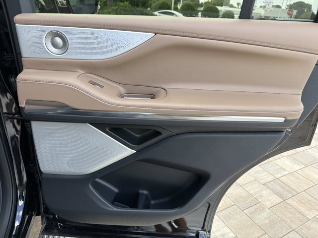 New 2027 Lincoln Navigator Black Label AWD/4WD image 21