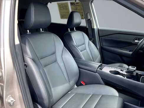 Certified 2025 Nissan Rogue SL w/ SL Premium Package FWD image 8