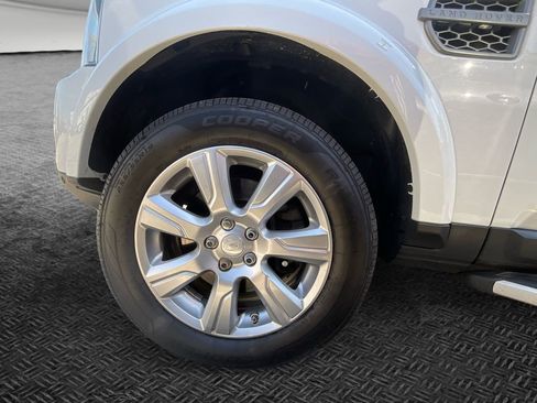 Used 2015 Land Rover LR4 HSE AWD/4WD image 11