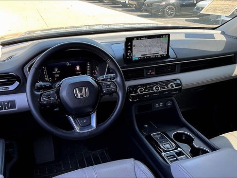 Used 2025 Honda Pilot Elite image 5