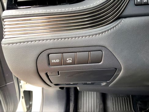 Used 2022 Lexus LS 500 w/ Interior Upgrade Package RWD image 32