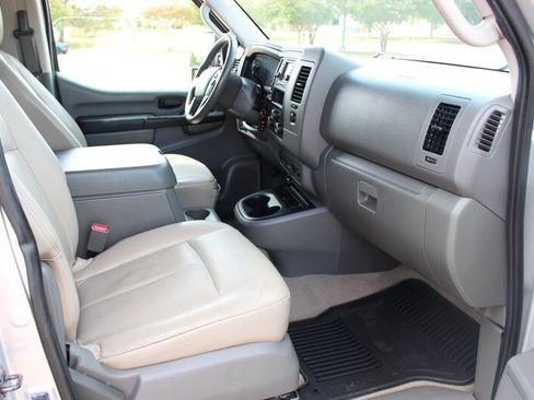 Used 2014 Nissan NV 3500 SL w/ Technology Package RWD image 27
