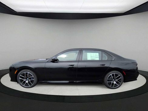 Used 2026 BMW i7 xDrive60 w/ Executive Package AWD/4WD image 5