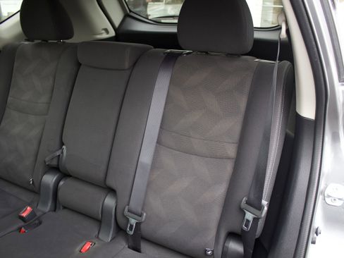 Used 2016 Nissan Rogue SV image 27