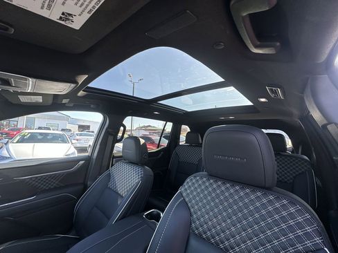 Used 2024 GMC Acadia Denali w/ Super Cruise Package image 21