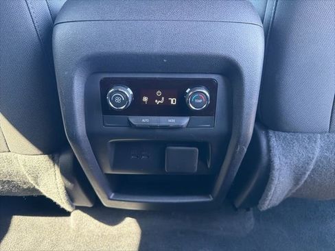 Used 2024 Chevrolet Traverse LT image 16