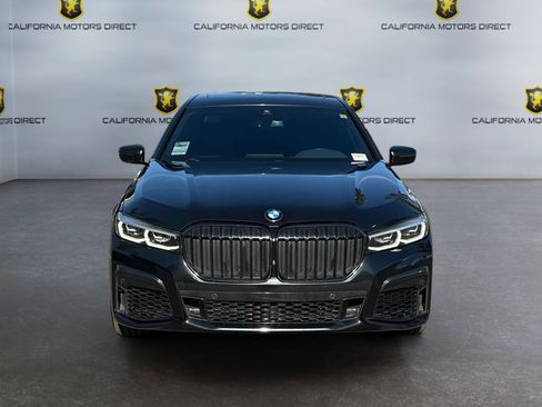 Used 2022 BMW 740i w/ M Sport Package image 8