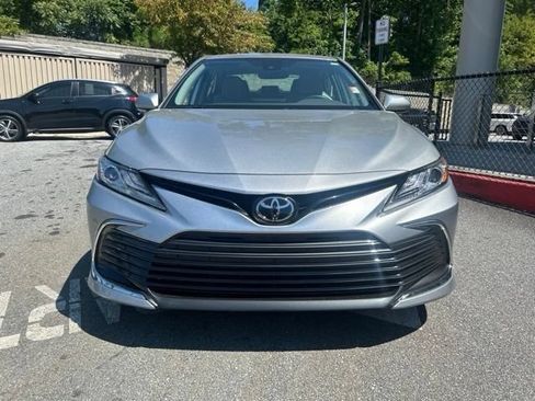 Used 2021 Toyota Camry XLE FWD image 2