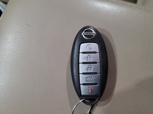 Used 2014 Nissan Pathfinder SL w/ SL Tech Package image 32