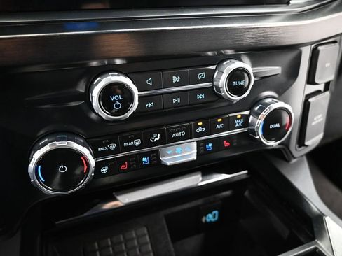 Used 2024 Ford F250 Lariat w/ Sport Appearance Package AWD/4WD image 16