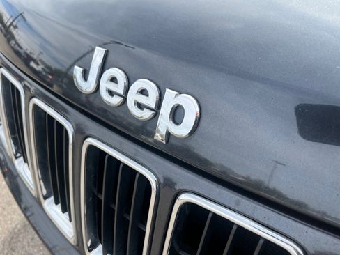 Used 2014 Jeep Grand Cherokee Limited w/ Luxury Group II image 23