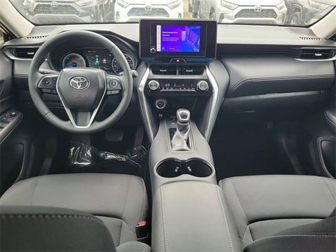 Used 2023 Toyota Venza LE image 7