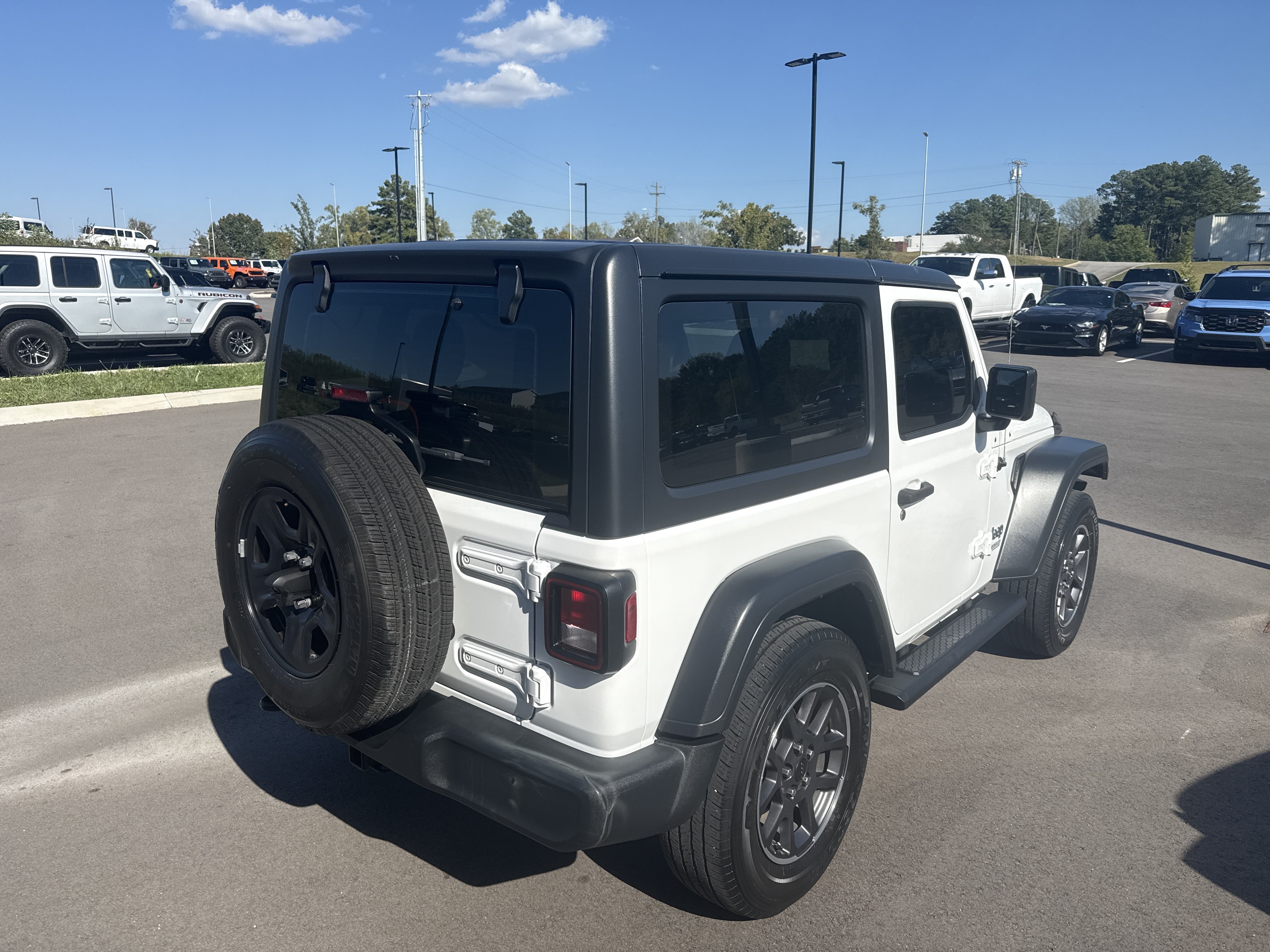 Used 2019 Jeep Wrangler Sport AWD/4WD image 3