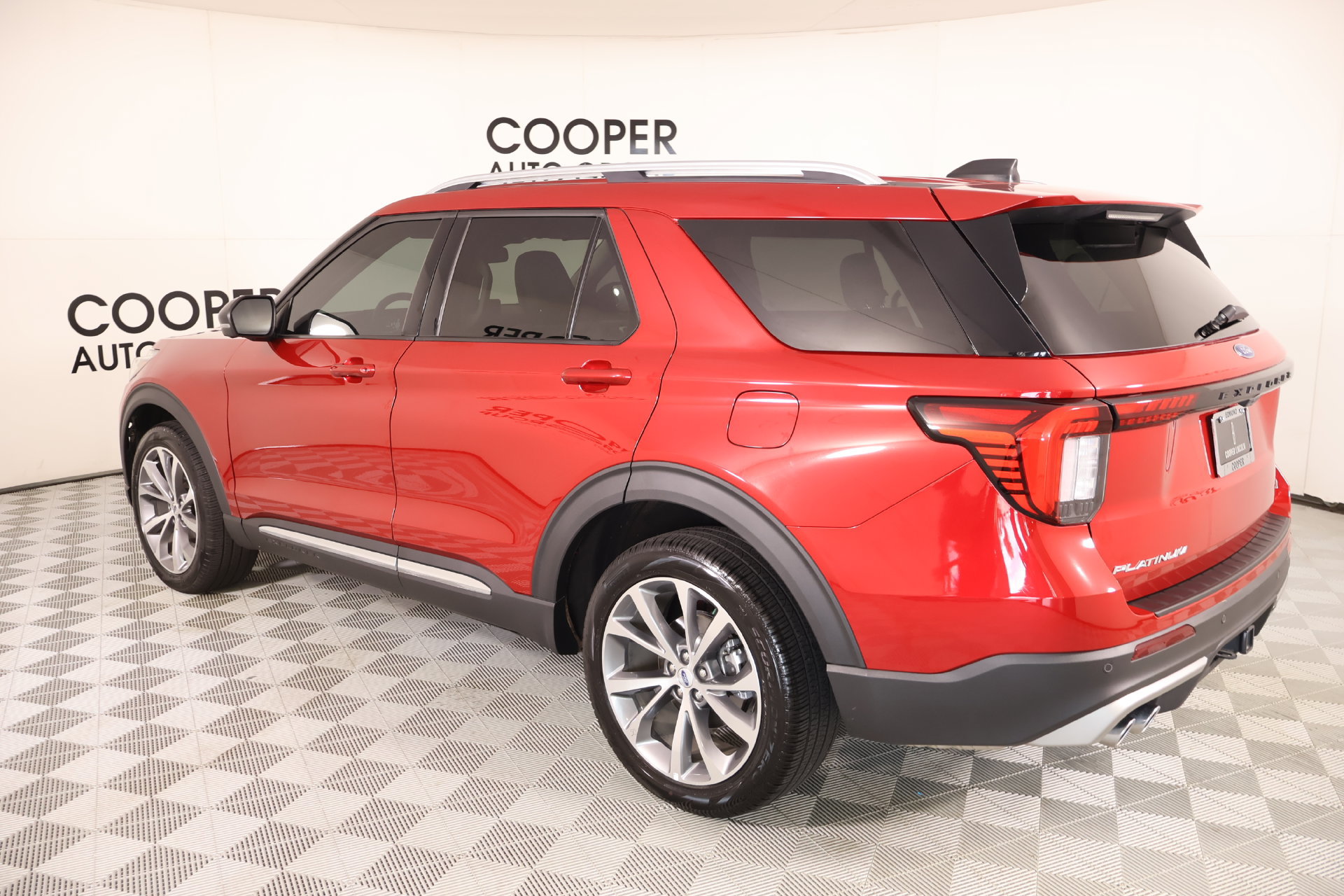 Used 2025 Ford Explorer Platinum w/ Ultimate Package AWD/4WD image 25