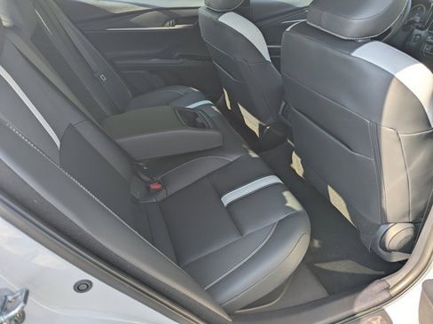 Used 2025 Toyota Camry SE image 14