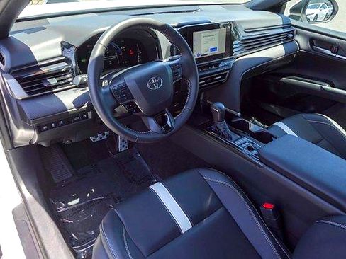 Used 2025 Toyota Camry SE w/ Convenience Package FWD image 9